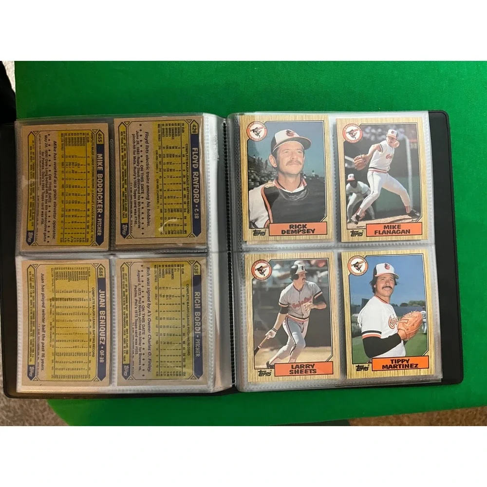 Baltimore Orioles 1987 Topps Team‎ Set with 40 card collector album.